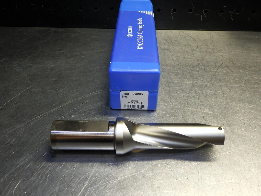Kyocera 0.922" Coolant Thru Indexable Drill 1" Shank S100-DRV0922-3-07 (LOC3395)