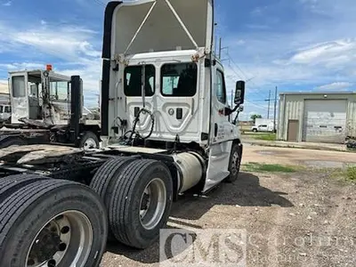 2015 Cascadia Day Cab