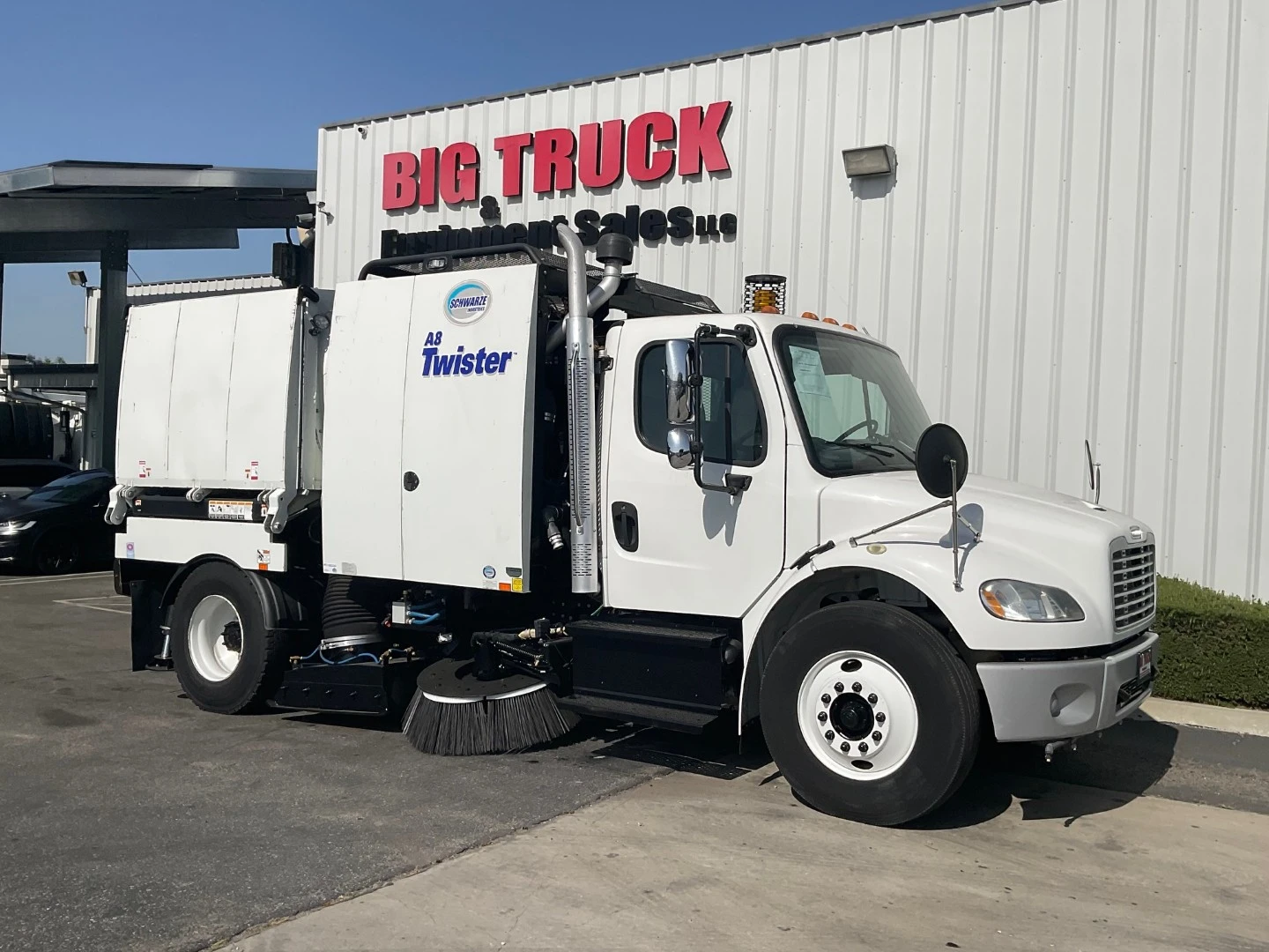 Used 2017 FREIGHTLINER M2 Street Sweeper California US | Big Truck & Equipment #1412301