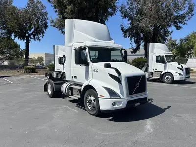 USED 2021 VOLVO VNR42T300