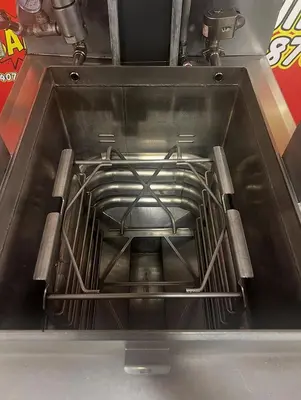 Henny Penny PFG690.09 26” 8-Head Natural Gas Pressure FryerHenny Penny PFG690.09 26” 8-Head Natural Gas Pressure Fryer