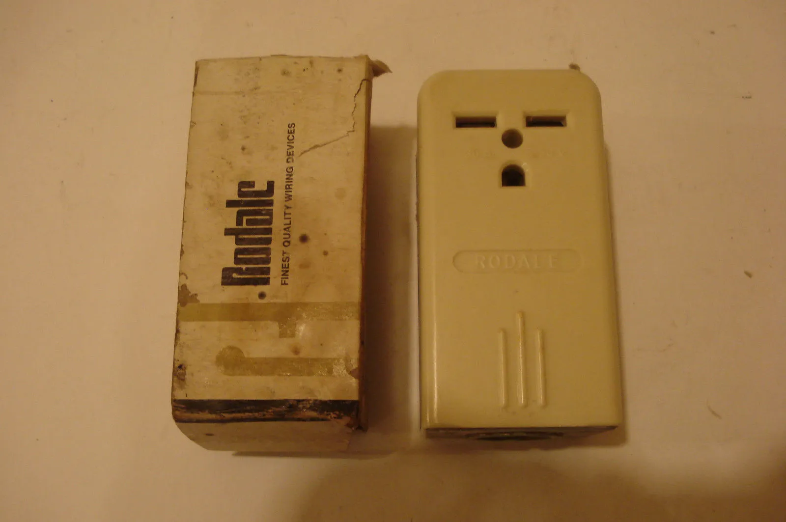 NEW RODALE RECEPTACLE 693V