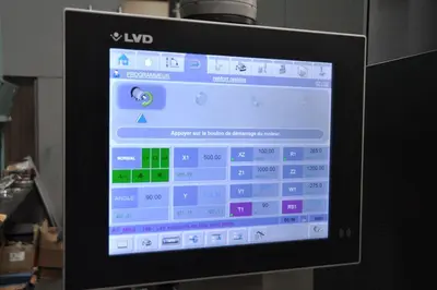 USED LVD PPEB TURBO EFL 220 TON X 3100 MM CNC