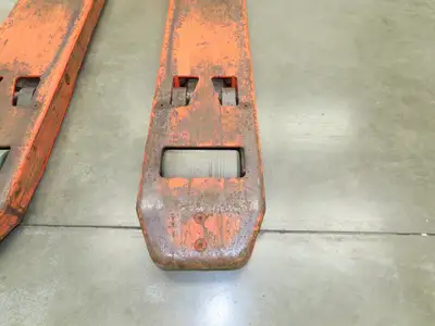 Toyota 8HBW30 Electric Walkie Pallet Jack 6000 lb 61" Forks 8.5" Lift 24V 814H