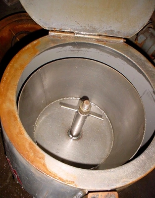 Mossberg-Hubbard 1225 carrier type oil extractor.