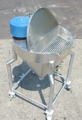 USED ADVANCED BULK & CONVEYOR BULK SOLID HOPPER