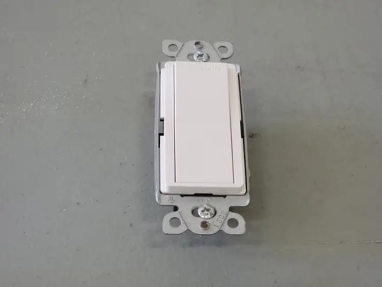 Used LUTRON _UNKNOWN_ Switchgears British Columbia CA | Lenmark #244628