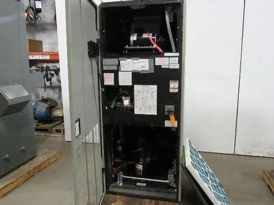 Libert BU071WGAGS060272 Liebert Upflow liquid Cooled AC 460v 3Ph