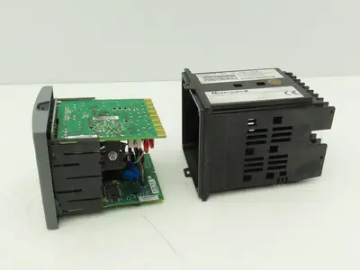 Honeywell DC3200-CE-000R-200-00000-E0-0 UDC3200 Digital Temperature Controller