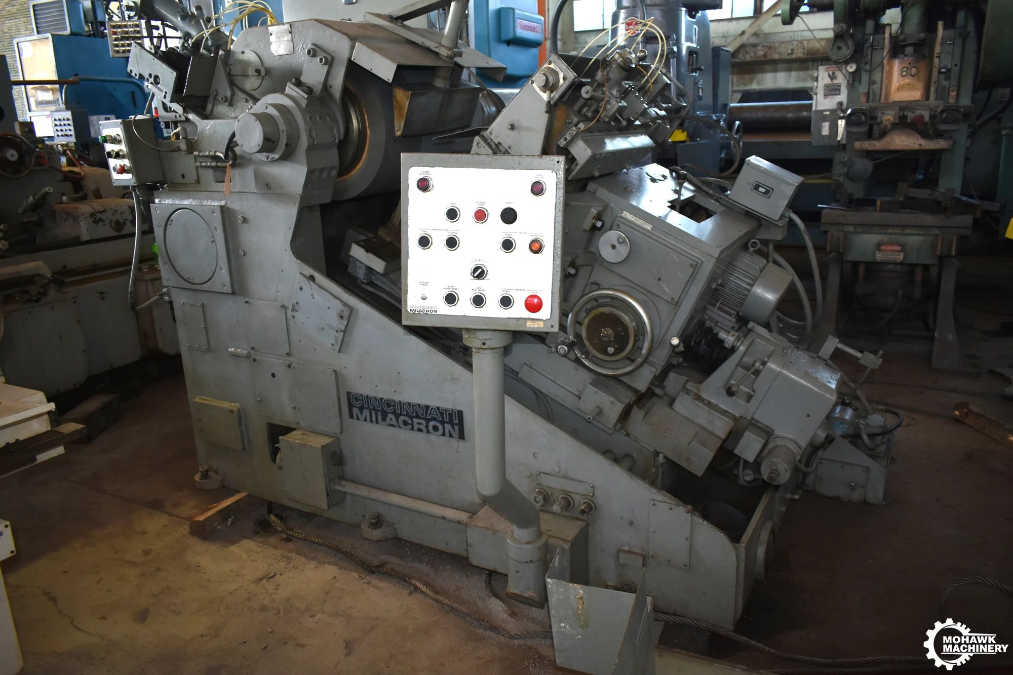 440-20 CINCINNATI-MILACRON "DE" TWIN GRIP CENTERLESS GRINDER w/AUTOMATIC POWER LOADER - THRUFEED WORKREST