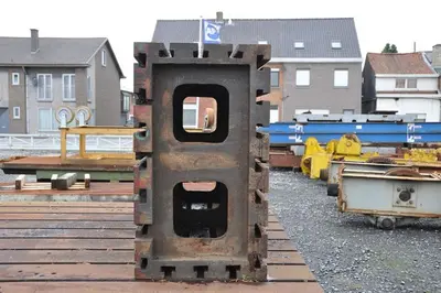 USED CLAMPING TABLE 1535 X 1055 X 665 MM