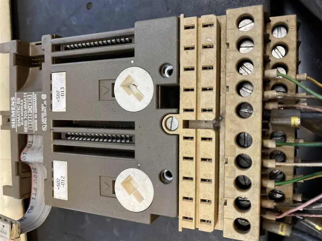 USED SIEMENS 6ES5700-8MA11 6ES5 700-8MA11 SIMATIC S5 BUS MODULE