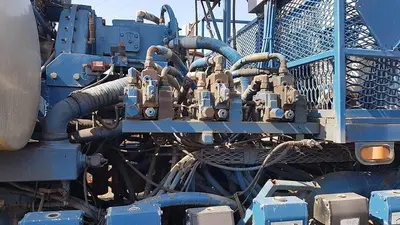 USED 1997 PEERLESS BAKER HUGHES HYDRA FRAC BLENDER TRAILER