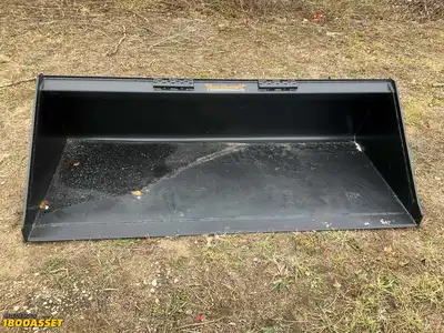 New Tomahawk 72” skid steer bucket, welded on high carbon cutting edge, skid steer quick attach