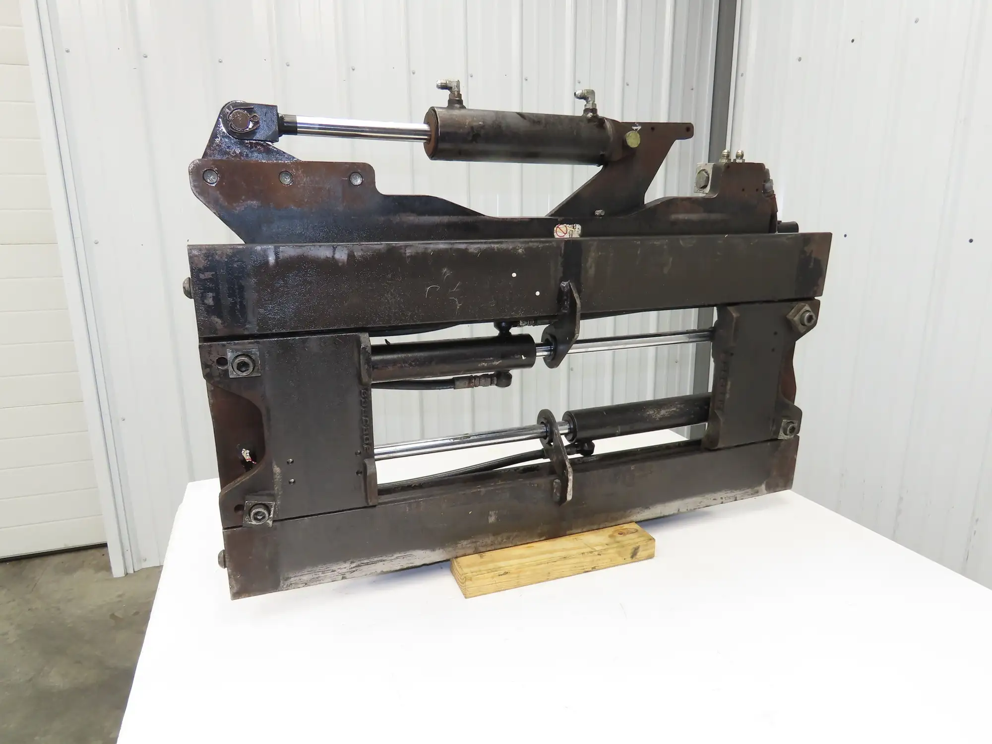 Cascade Forklift Class 3 SideShift Fork Positioner Attachment 20"x 41" W 10000lb