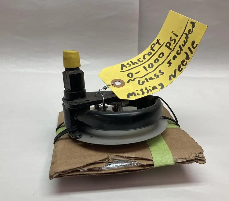 New | in-Stock ASHCROFT 0-1000 Universal Pressure Meters Ohio US | Surplus Asset Holdings #1241323
