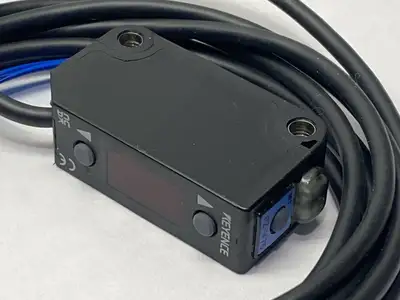 PZ-V75 | Keyence  Built-In Amplifier Photoelectric Sensor Square Reflective - New Other
