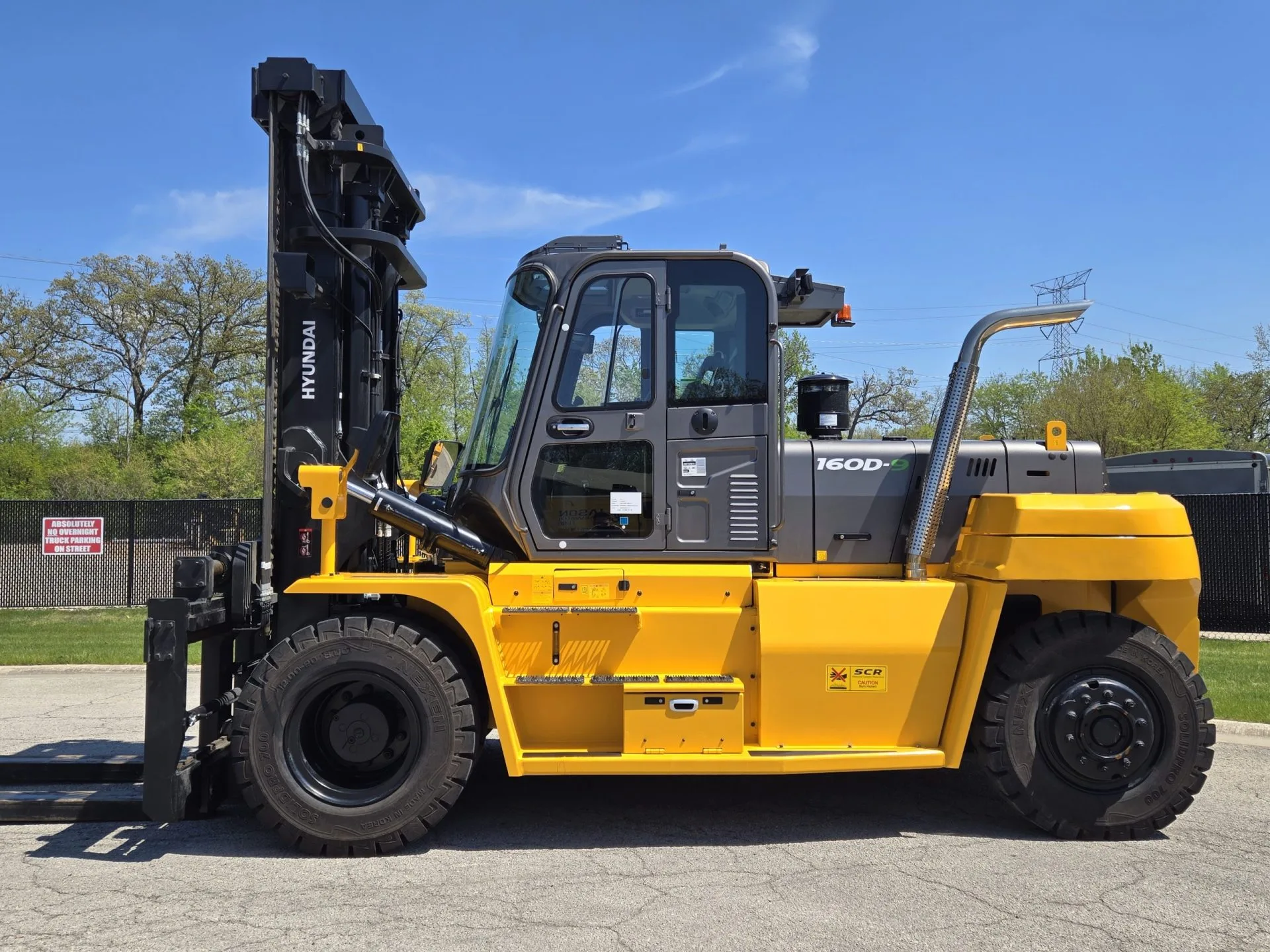 USED 2022 Hyundai 160D-9