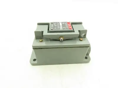 Allen Bradley 800S-2SA4 Pushbutton Start Stop Station 600VAC 5A N.O.N.C. Ser.M