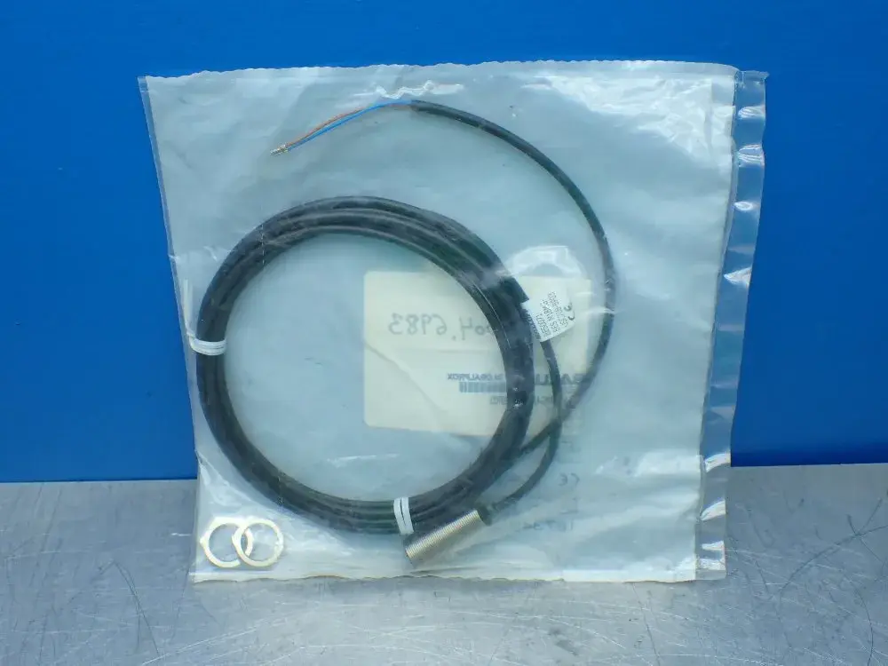 NEW BALLUFF BES M18MGUSC70BBP03