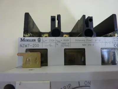 USED MOELLER NZM7-200