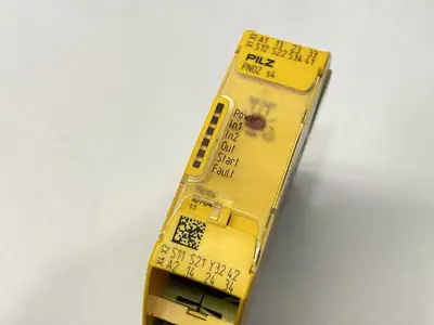 PNOZ s4 24VDC 3n/o 1n/c | Pilz  Standalone Sigma Safety Relay 750104 NO TERMINALS - For parts or not working