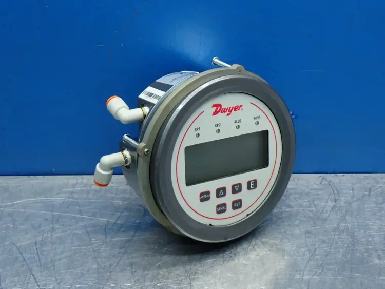 Used DWYER DH3006 Pressure Transmitters Ohio US | HGR 24 #803003