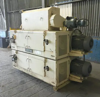 SPC9143  Mill 250mm dia. x 1240mm long Suehiro 4 roll mill 2 x 20 hp, CS