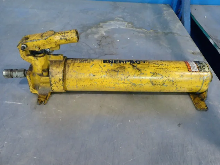 Used ENERPAC _UNKNOWN_ Pumps Ohio US | HGR 24 #912450