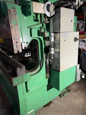 USED 1992 ACCURPRESS 717512