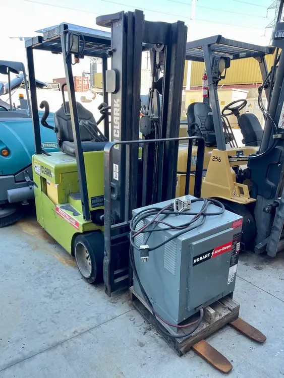 Used 2001 CLARK TMG15S 3-Wheel Sit down Electric Counterbalance Forklifts Texas US | TB Forklifts #1275011