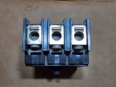 Used SCHNEIDER ELECTRIC QBL32200 Switchgears British Columbia CA | Lenmark #1438274