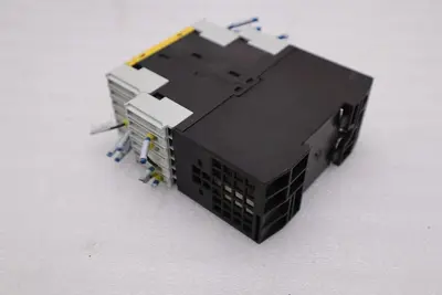 Siemens 3RK1105-1BE04-2CA0 Monitor Safety Relay Module STK H1429A