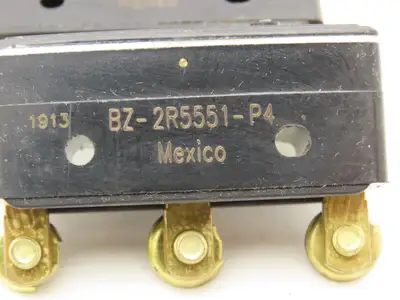Honeywell BZ-2R5551-P4 Micro Switch Pin Plunger 15A 125/250/480VAC Lot of 2