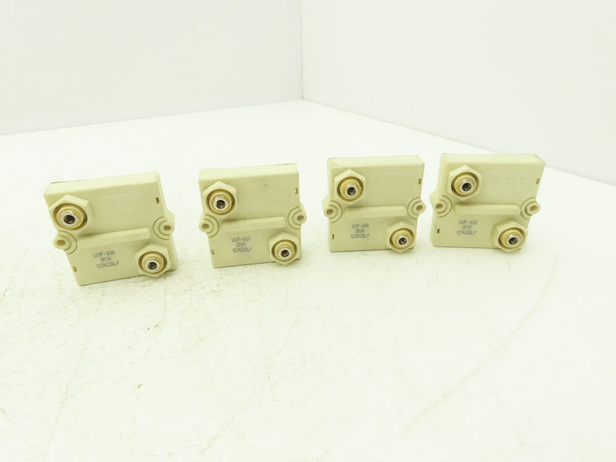 UXP/600 3R9K Ultra High Power Resistor Partial Discharge 600W  Lot of 4