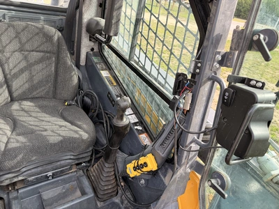 Used 2015 JOHN DEERE 326E WITH 1,162 HOURS Skid Steer Loaders Michigan US | Miedema Asset Management Group #1424758