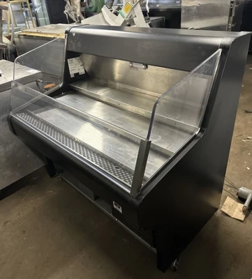 174-0018 True THAC-48 48" Horizontal Self Contained Open-Air Cooler