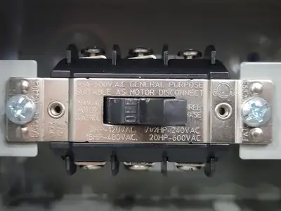 USED LEVITON N3303