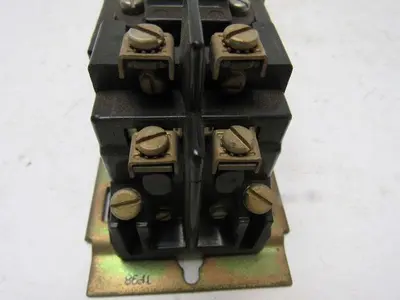A-B Allen Bradley 700-BR200A1 Series A 2 Pole Control Relay 120V coil