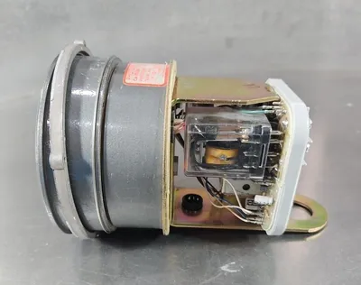 DWYER PHOTOHELIC PRESSURE Max 25PSIG Cat 3002C Gauge Loc6E-18