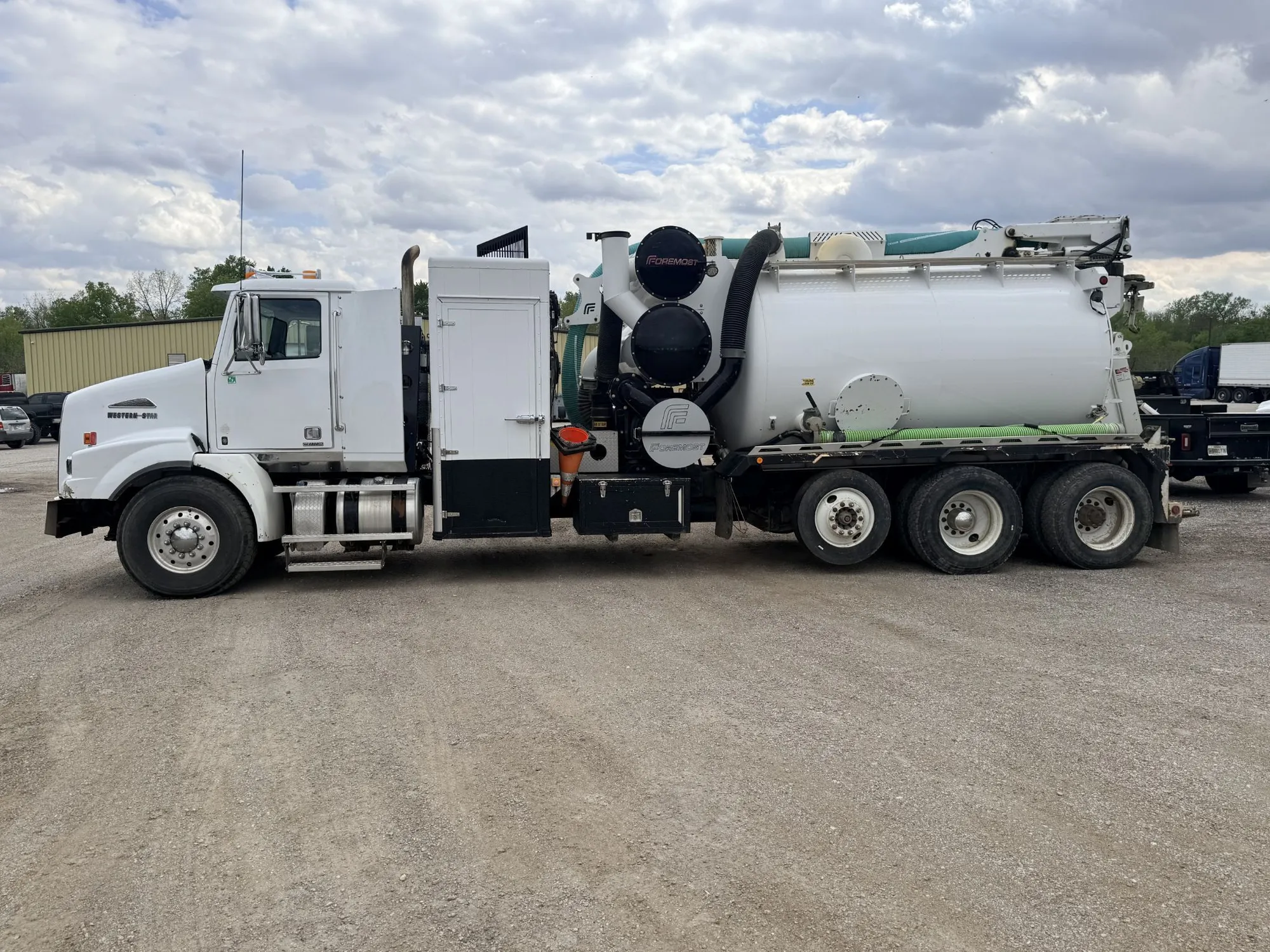 USED 2016 FOREMOST 1200
