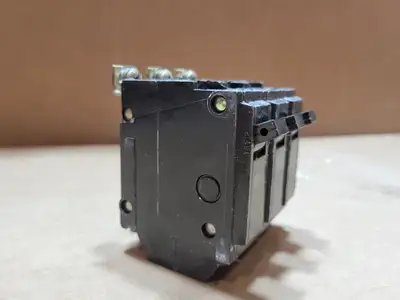 15 Amp, 3 Pole, 240 Volt Circuit Breaker THHQB32015