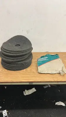 Lot of 8 Floor Buffer Pads with Makita Abrasive Cut-Off Wheel Box