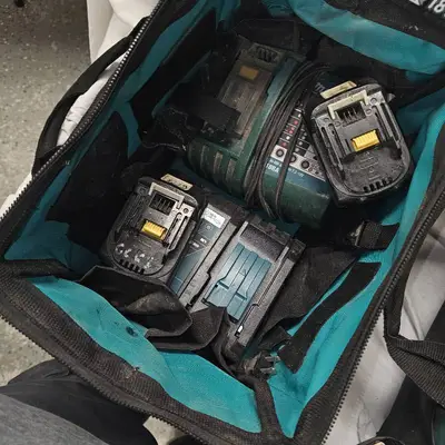 Makita 28V Cordless Kit, Circular Saw, Driver Impact and +B39:B628 Batteries w/ 5 Chargers-works