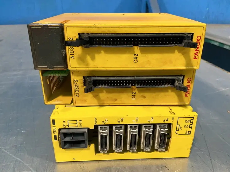 Used FANUC A02B0323C205, A03B0819C109 Input / Output Modules Ohio US | HGR 24 #1345392