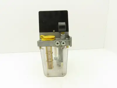 SKF MKU11-KW2-J0051 Lubricator Oil Pump Oiler 16 Bar 0.1 L/min 100VAC 2L Tank