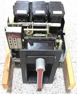 NEW GENERAL ELECTRIC AKR-10D-50 CIRCUIT BREAKER 1600A FRAME TA9VT20MLA1 AKR10D50