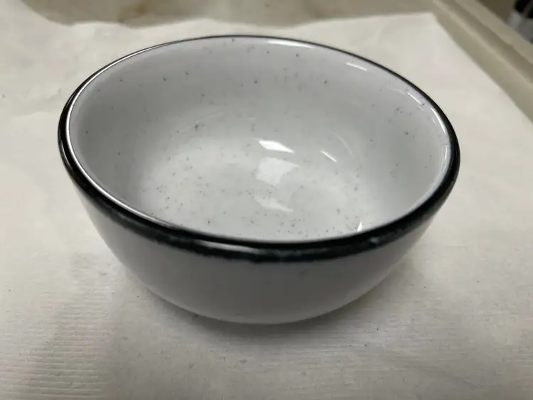 Used Tuxton Used 4" Tuxton 24 Ceramic 8oz Bowl - WO1 Smallwares Illinois US | Falcon Restaurant Supply #1375389