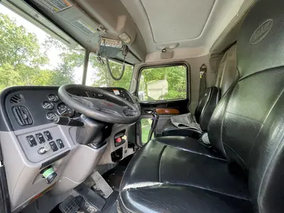 USED 2010 PETERBILT 367 FLAT TOP W/36” SLEEPER