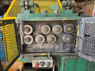 1974 LEWIS 9-C Straightener and Cutoff | Barbarotto Int'l Sales Corp (6)